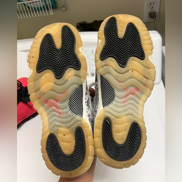 Jordan 11 Retro Low Snake Light Bone - Picture 5 of 6
